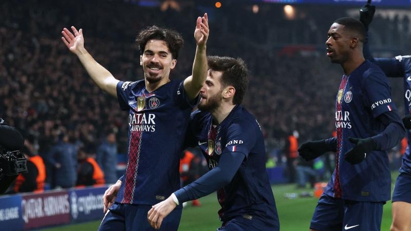 DeepSeek预测明天欧冠：巴黎2-2红军，拜仁3-1药厂，巴萨1-1